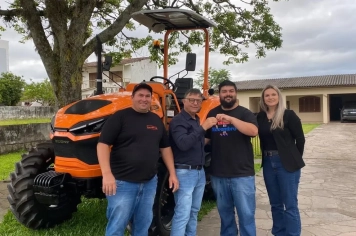 Novo trator reforça frota agrícola de Sertão Santana