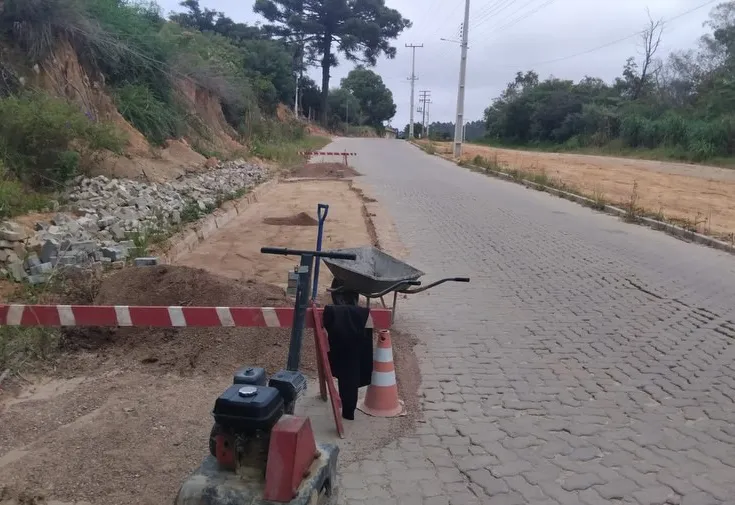 Manutenção em Andamento na Rua 24 de Março