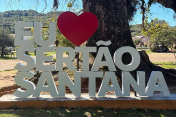 Praça central ganha letreiro “Eu Amo Sertão Santana”