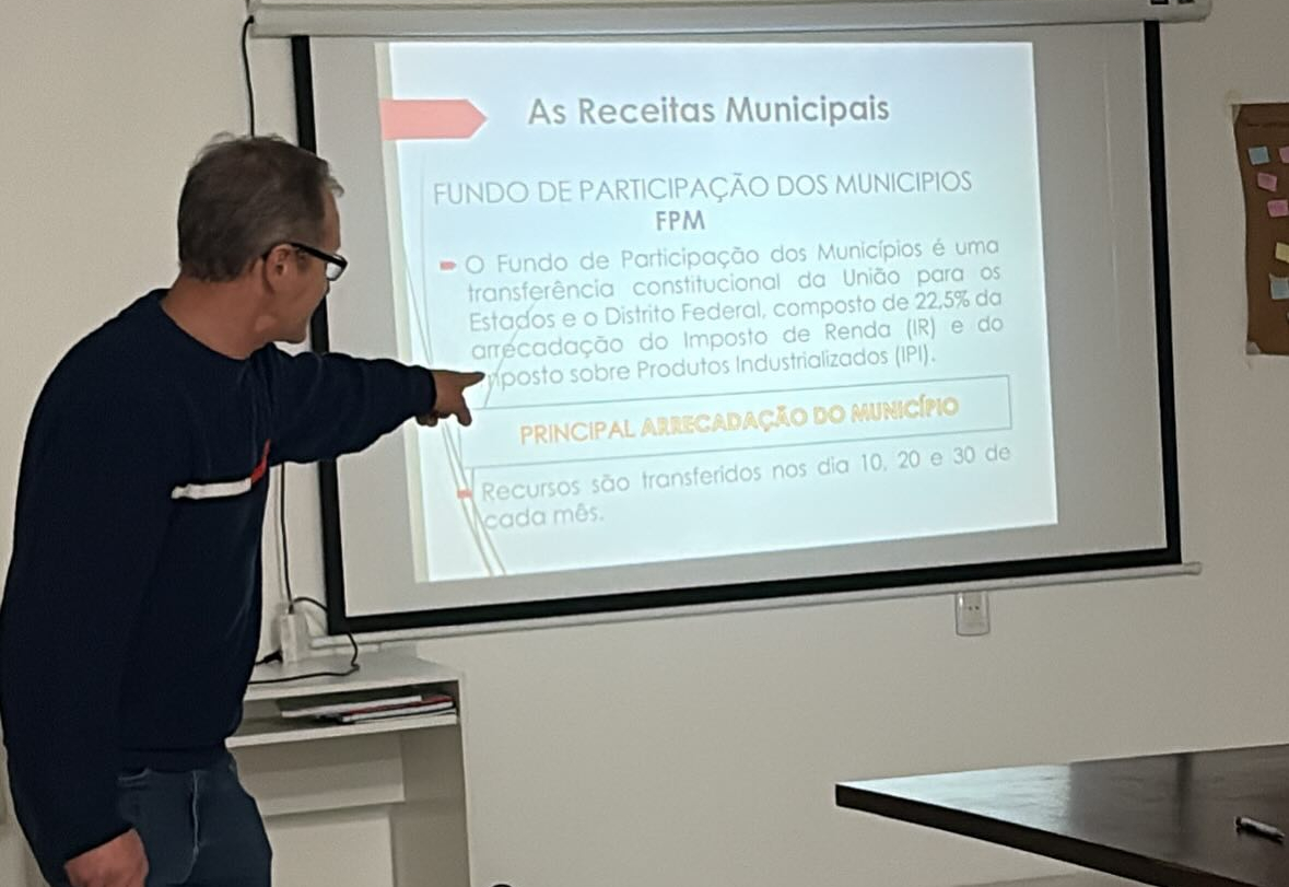 Palestra na Prefeitura aproxima estudantes