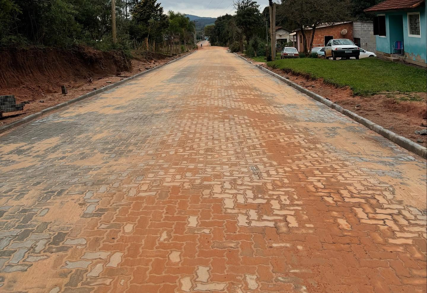 Rua Júlio Rosenau de cara nova